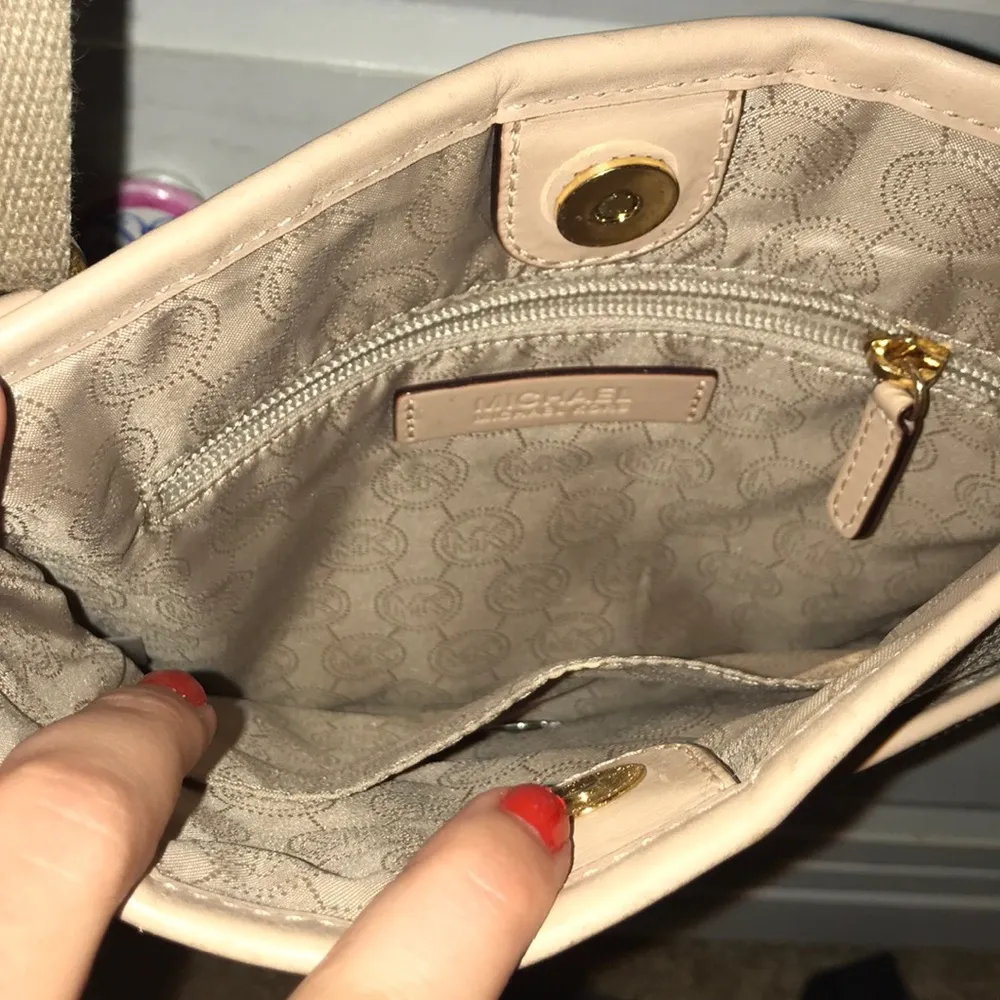 Michael Kors Cross Body - Image 3