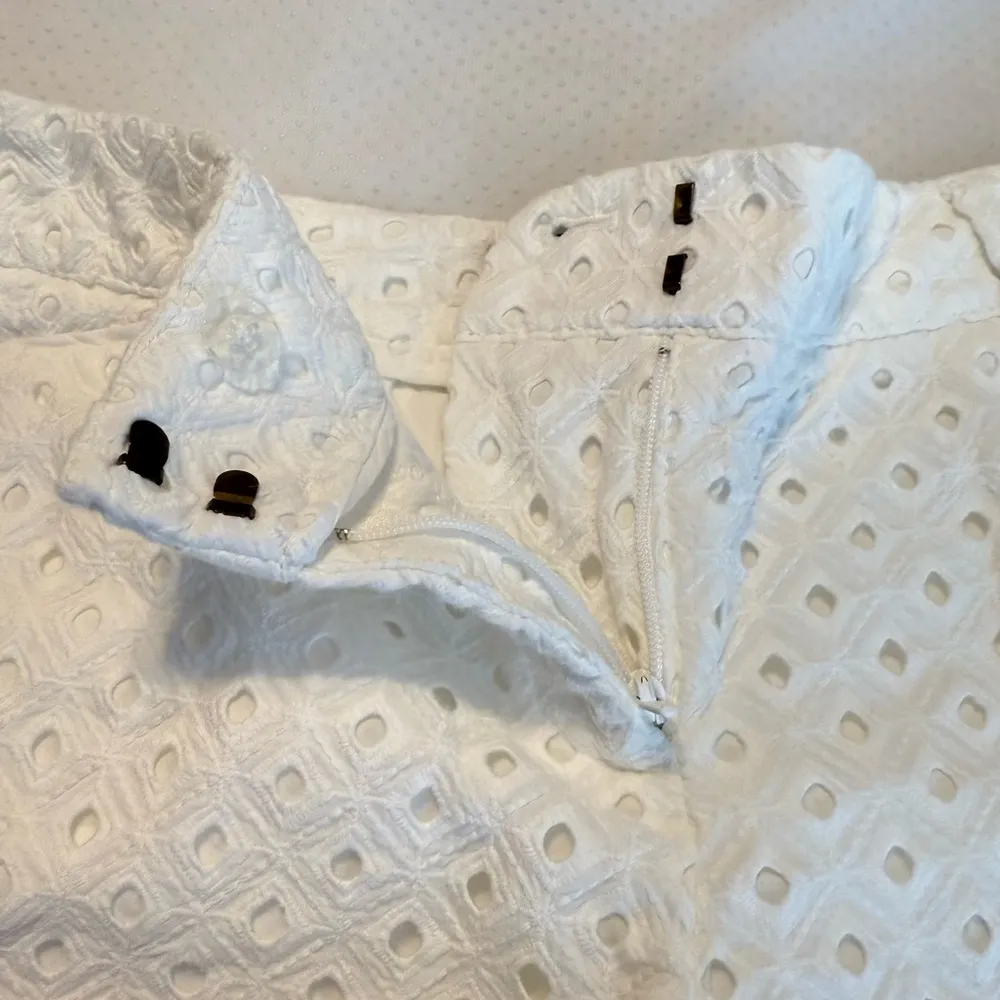 White House Black Market WHBM White Cotton Eyelet Shorts Women’s Size 0 Summer - Image 4