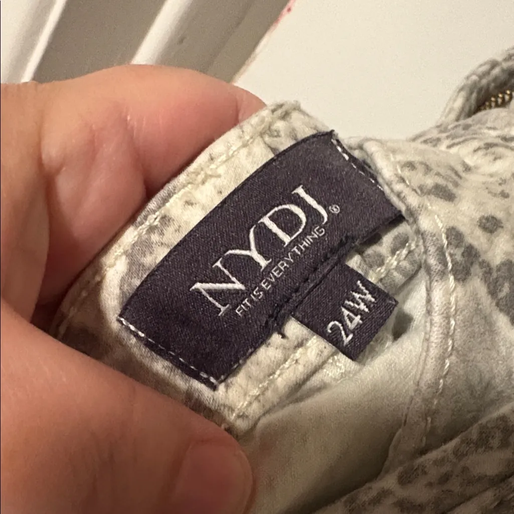 NYDJ Snake Print Amy skinny Leg Pants diamond gray size 24W - Image 5