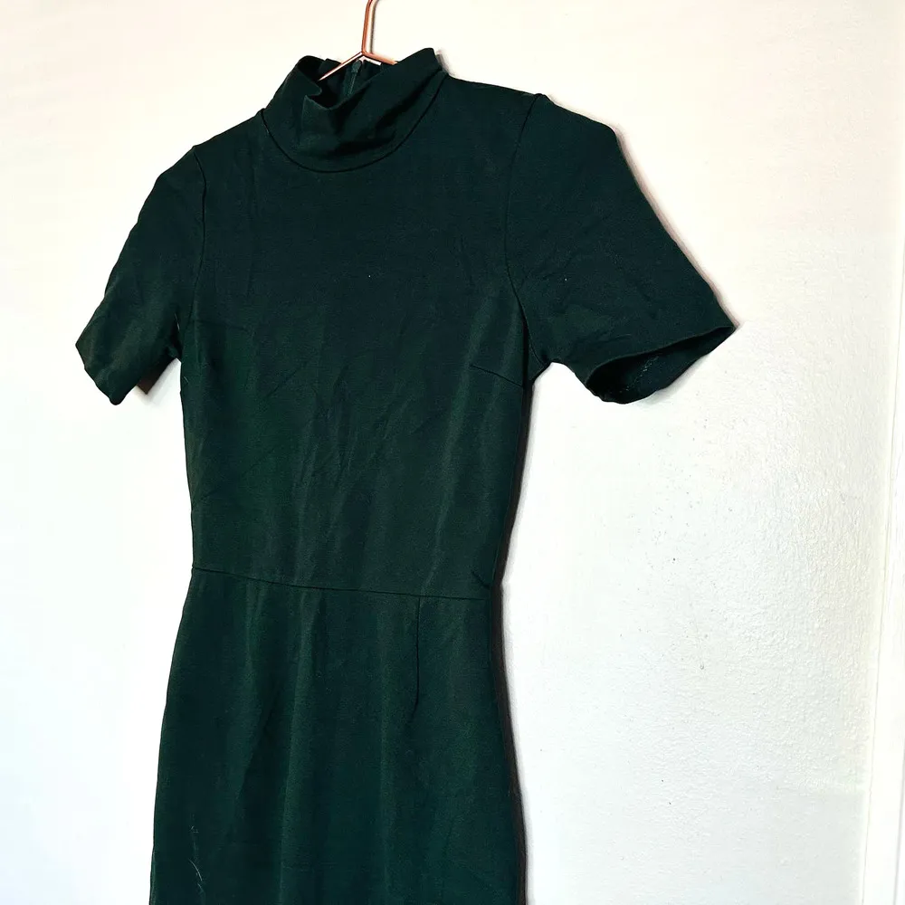 Slate & Willow Green Spruce Ponte Crewn Neckline Sheath Dress Size Extra Small - Image 5