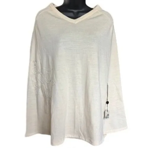 NWT Max Studio 100% Wool Cape Off White One Size Winter‎ Embroidered Floral - Image 3