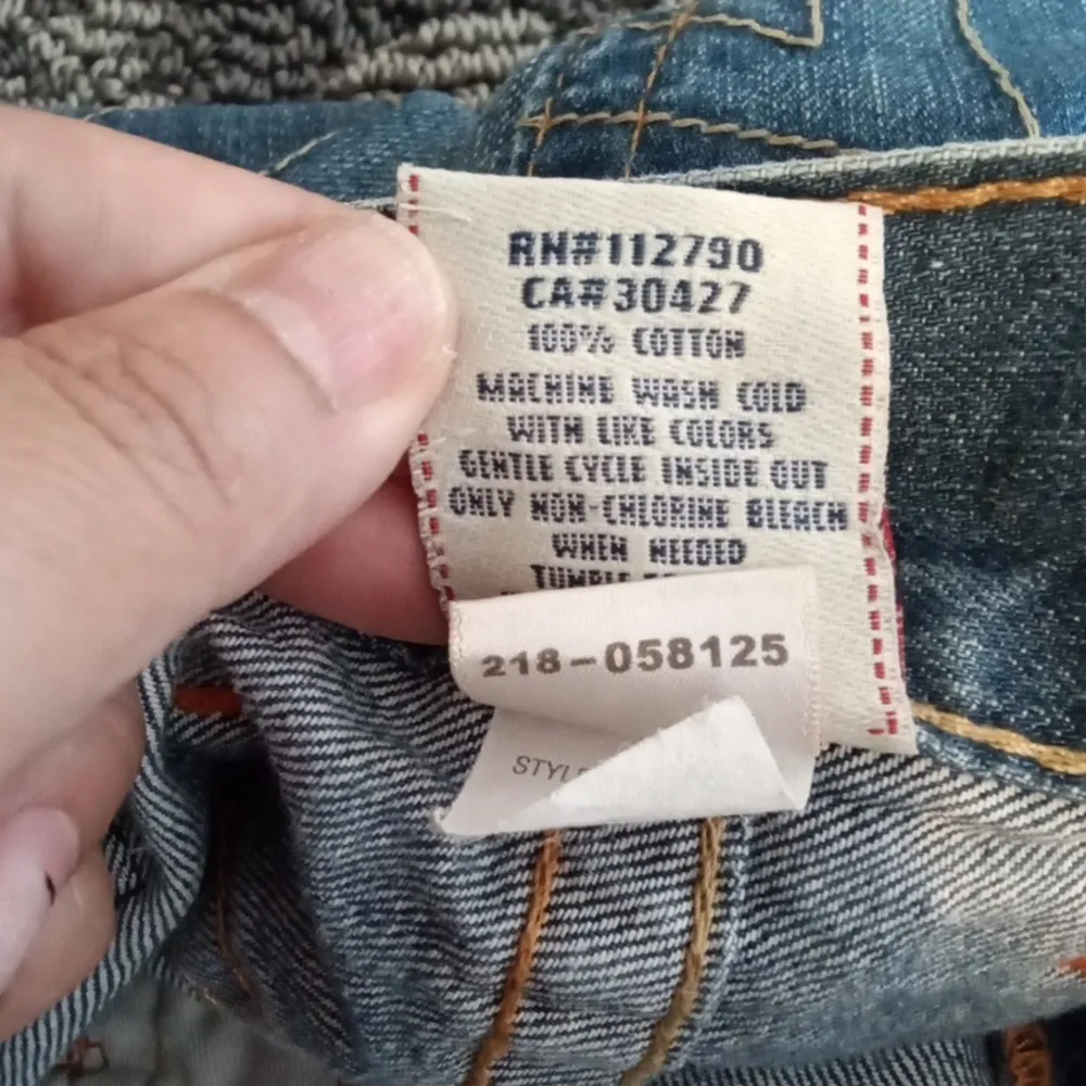 True Religion Slin Low Rise Straight Leg Yellow Stiching Womens 28 - Image 6