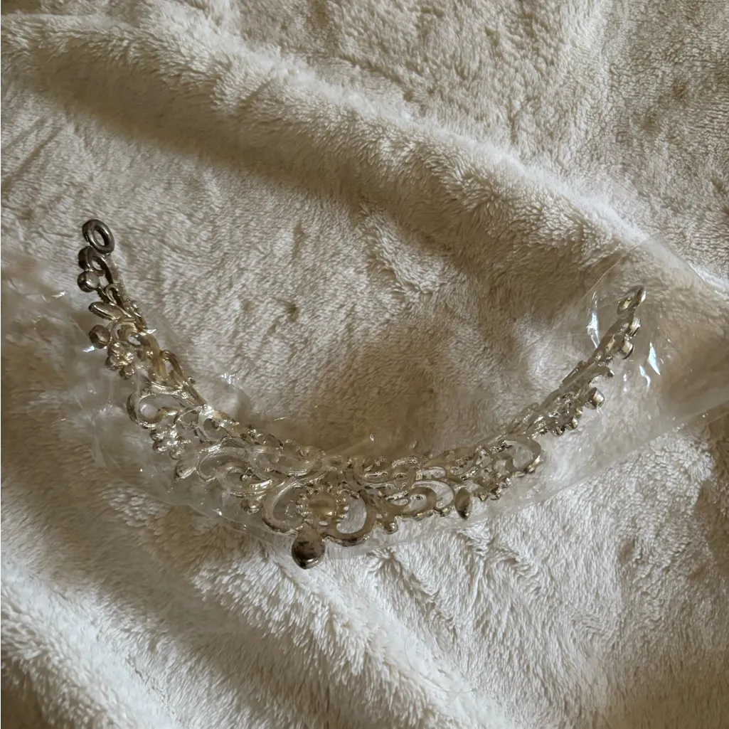 Elegant Silver Tiara - Image 2