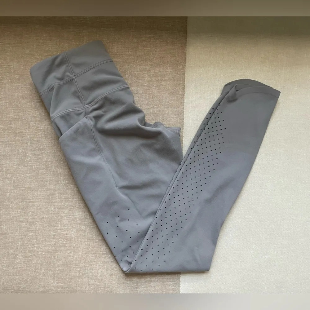 Salutation High-Rise Breathable 7/8 Tight/Legging - Image 2