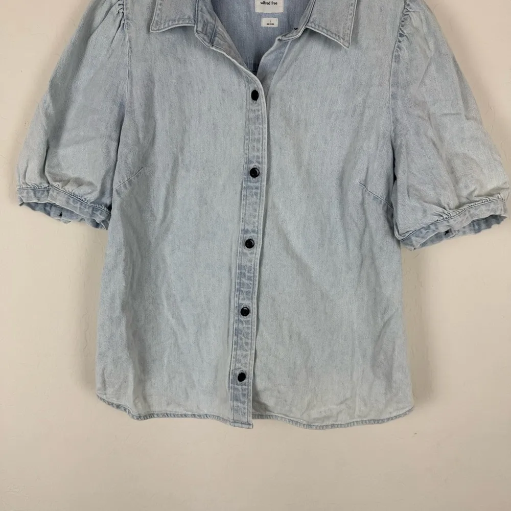 Aritzia WILFRED FREE Auteur Blue Denim Puff Short Sleeve Button Shirt Light Wash - Image 4