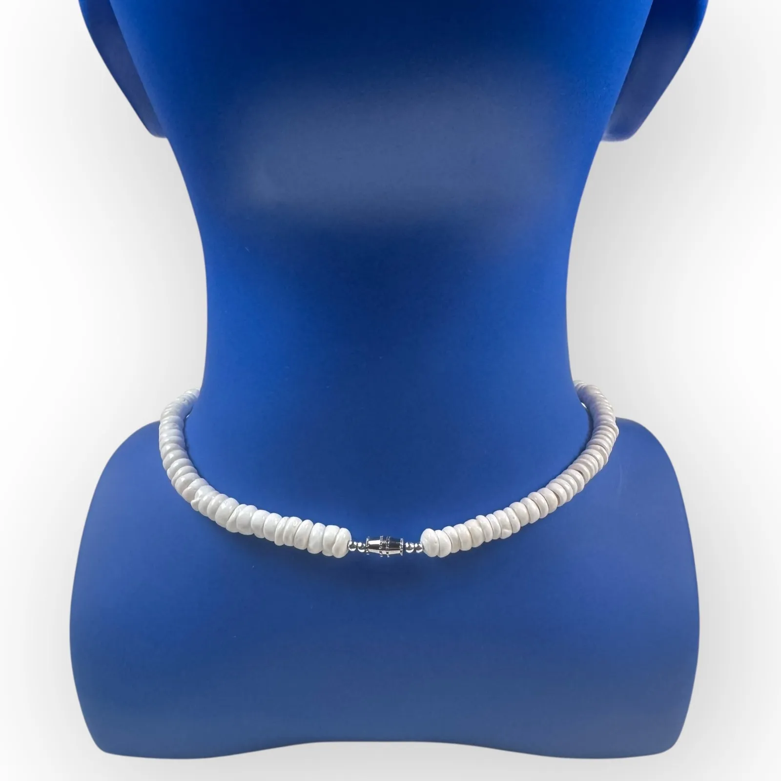 Vintage White Puka Heishi Shell Choker Necklace - Image 4