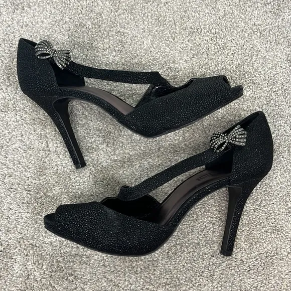 Moda Spana Size 9 Black Sparkly Studded D'Orsay Strappy Peep Toe Heels with Bow - Image 1