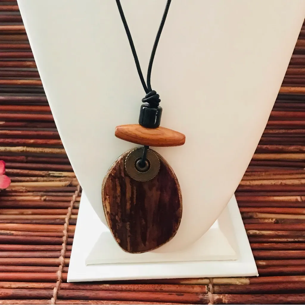 Coldwater Creek RusticCorded Lacquered Wood Pendant Necklace NWT - Image 2
