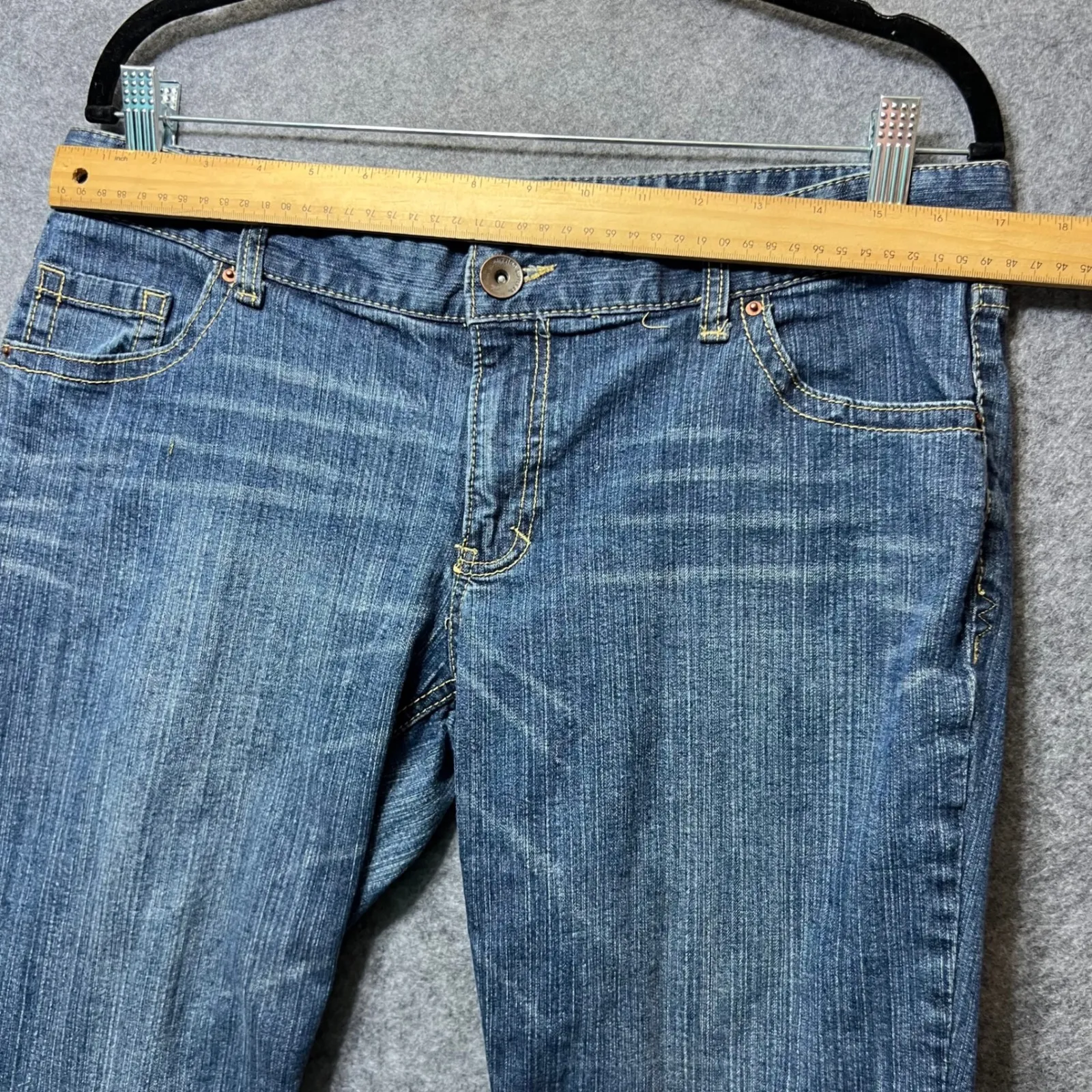 Mossimo Supply Co. Capri Jean Shorts Womens Size 15 Blue Denim Cuffed Size undefined - Image 2