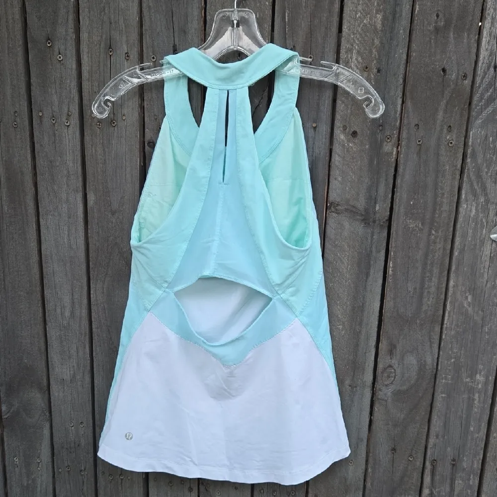 Lululemon Athletica Blue and White Fitted Tank Top - Image 3