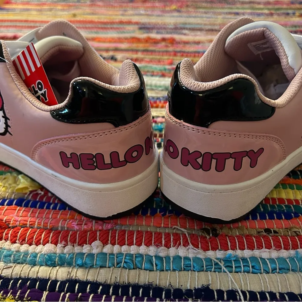 NEW Hello Kitty Sneakers Pink Tennis Court Skateboard Skate Women's Size 9 - Image 4