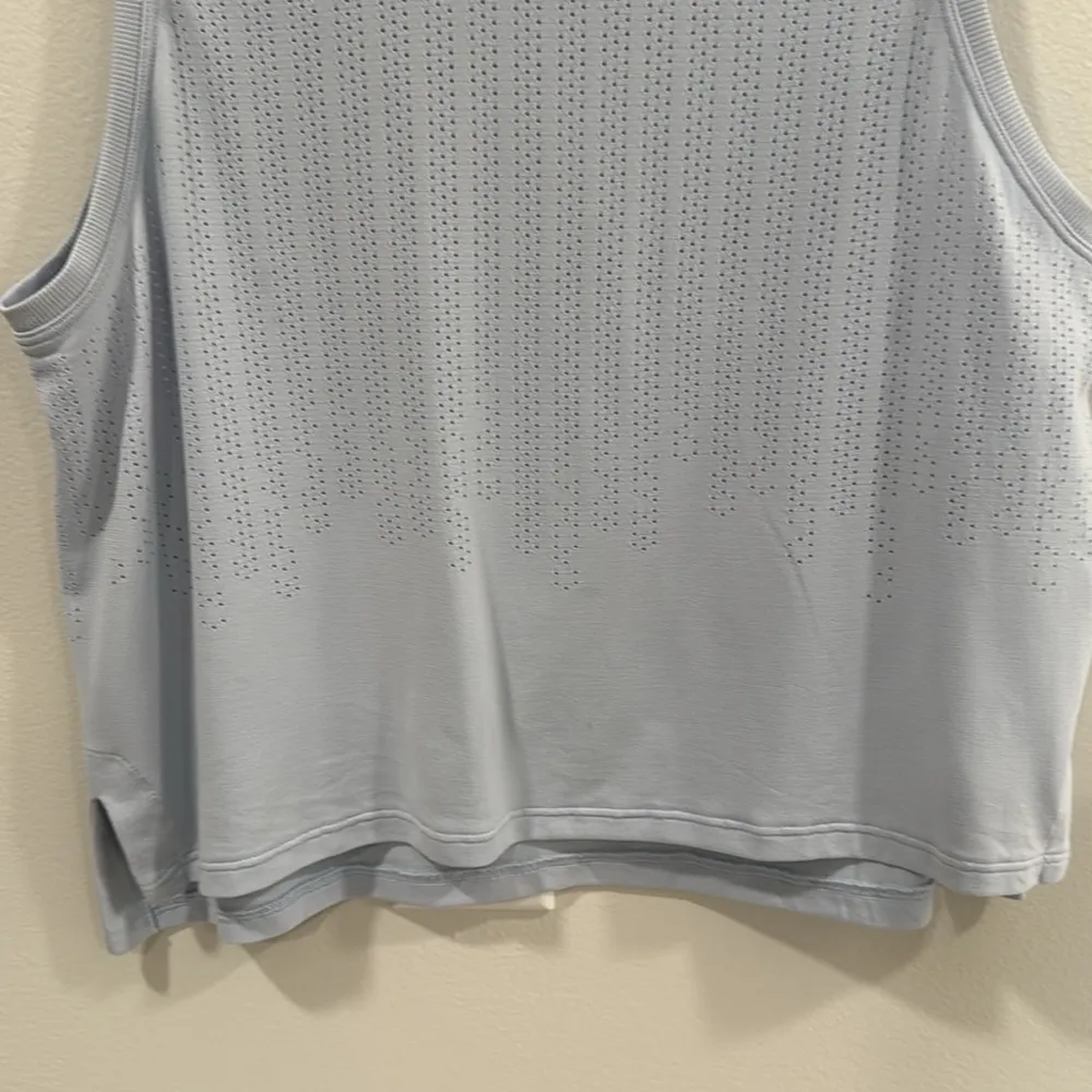 Lululemon  Train To Be Tank Light Blue EUC Size Medium - Image 3
