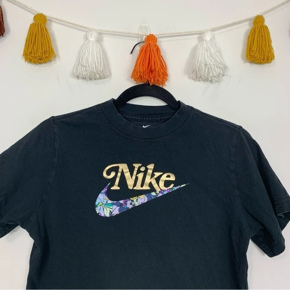 Nike Floral Print Swish Cropped Top Size Medium - Image 3