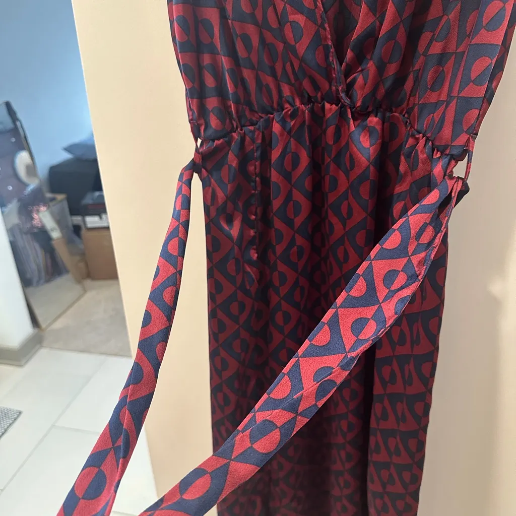 PrettyLittleThing Red and Blue Geometric Maxi Dress - Image 2