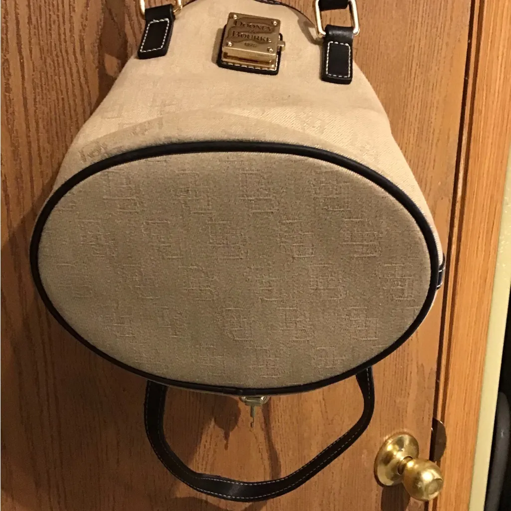 DOONEY AND BOURKE BUCKET BAG WITH WALLET - Image 8
