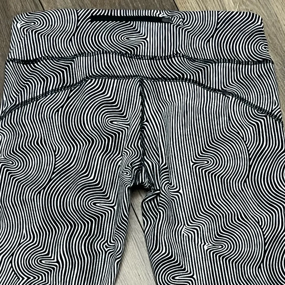 Nike Dri-Fit Leggings Women M Black White Swirl Stripe Yoga Running Pants - Image 8
