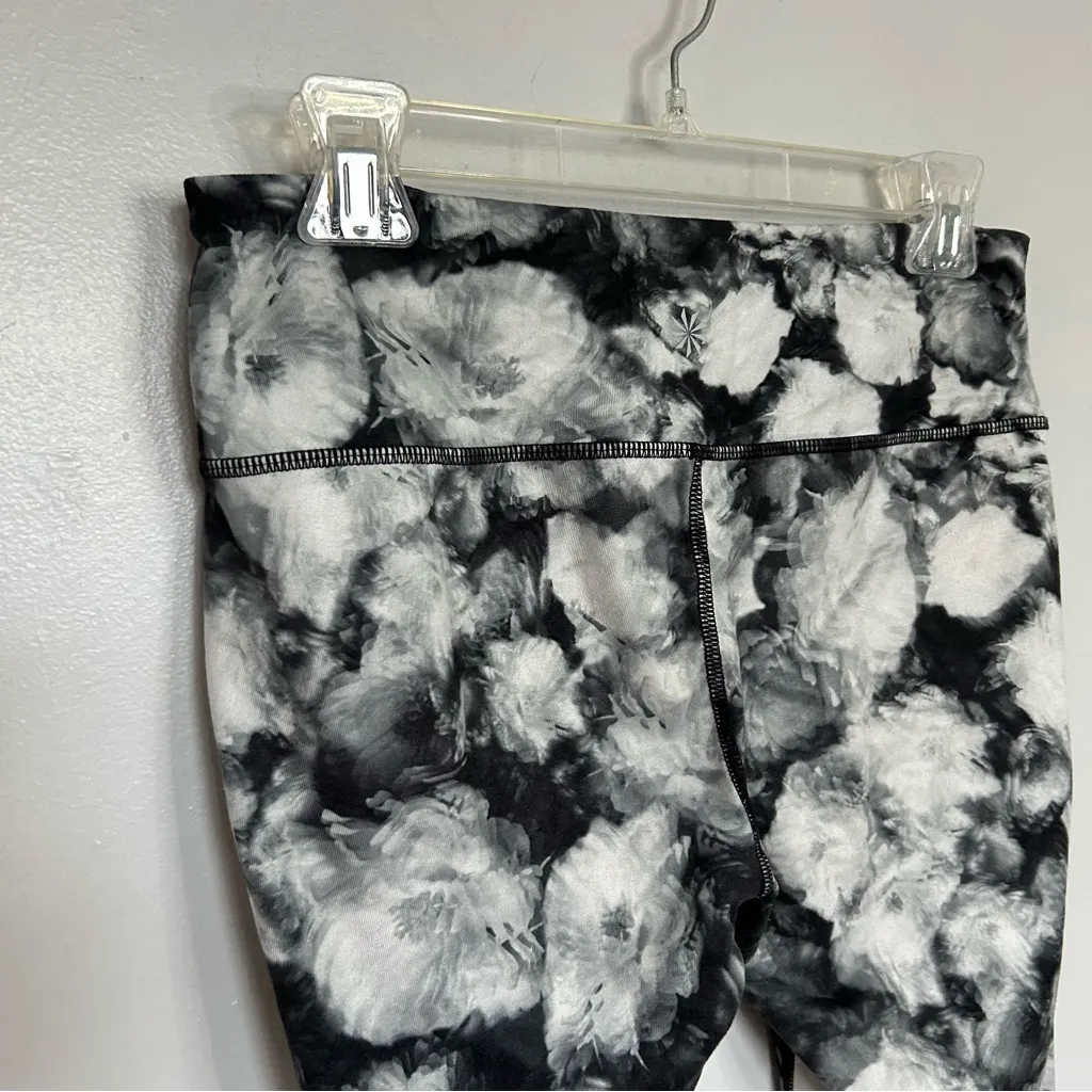 Athleta Black and White Tie-Dye Capris - Image 5