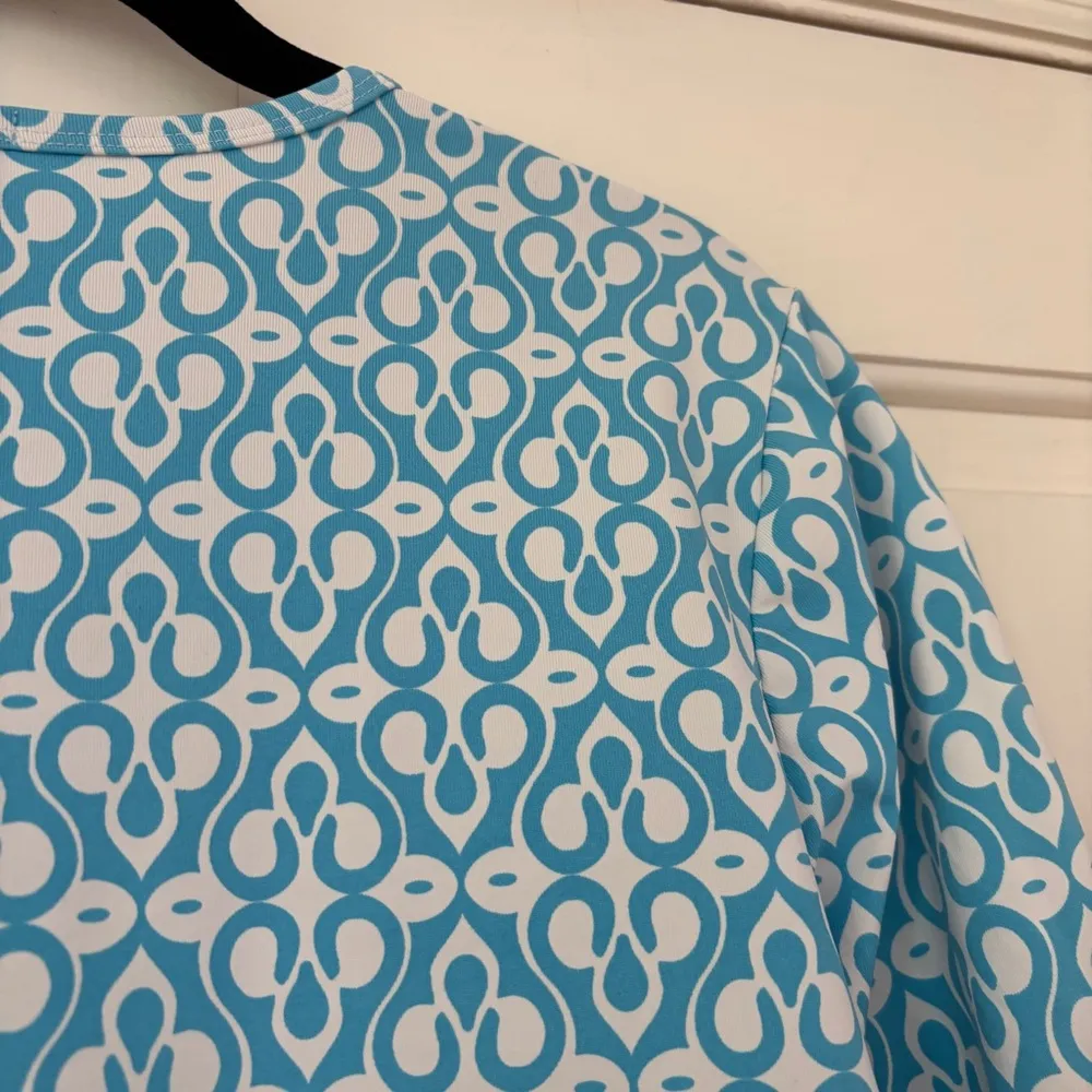 J. McLaughlin Catalina Cloth Shirt Signature Tee Blue Patterned Top Size Small - Image 7