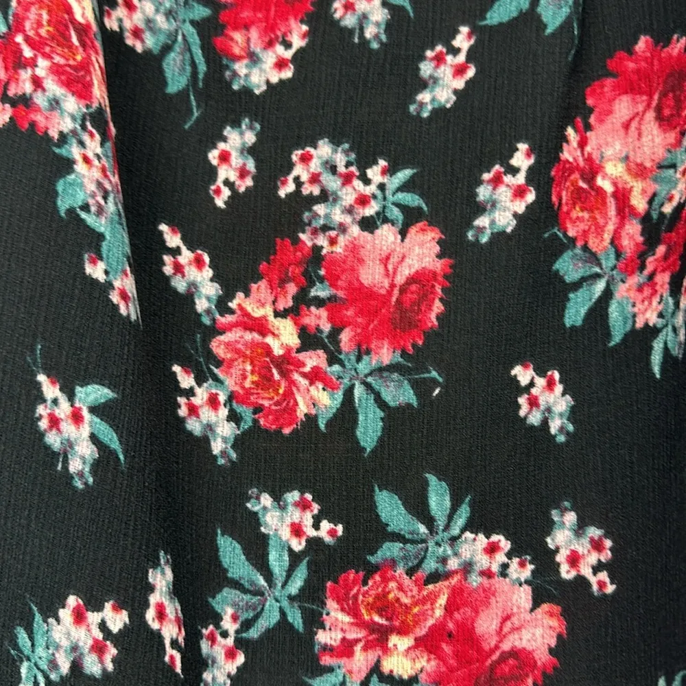 Lily White Top Womens Blouse Ruffle Black Floral Sz M - Image 3