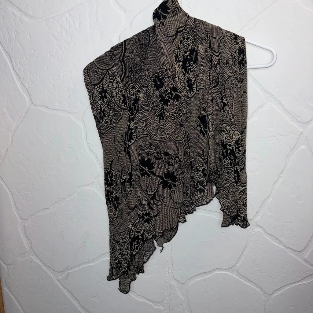 Chic Black and Cream Asymmetrical Dress Size M - Image 3