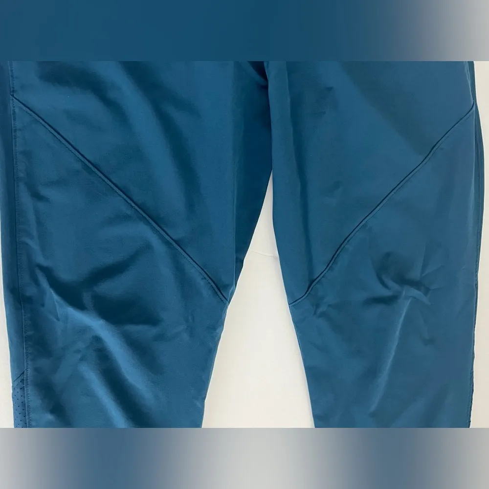 Under Armour Activewear Loose Joggers Size MD - Image 5