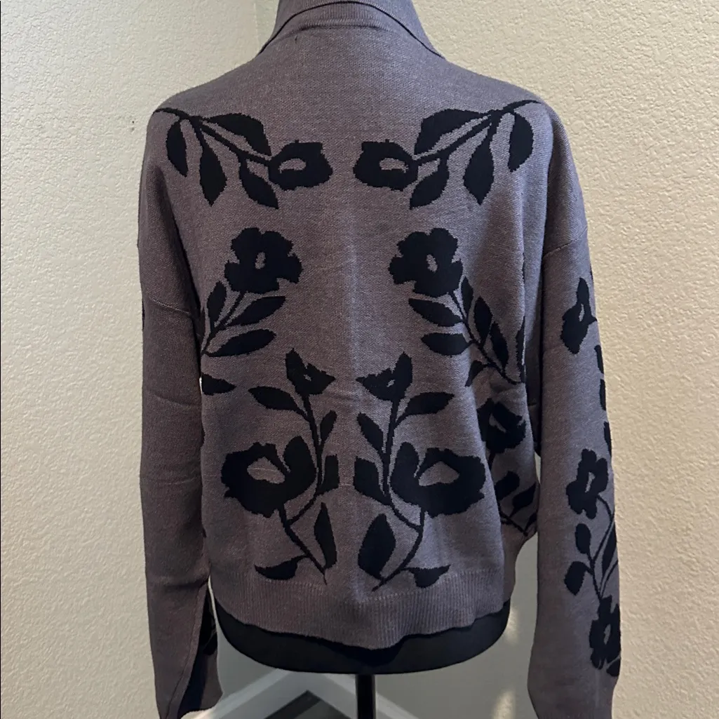 Ellen Tracy Gray and Black Leaf Design Cardigan - Image 4