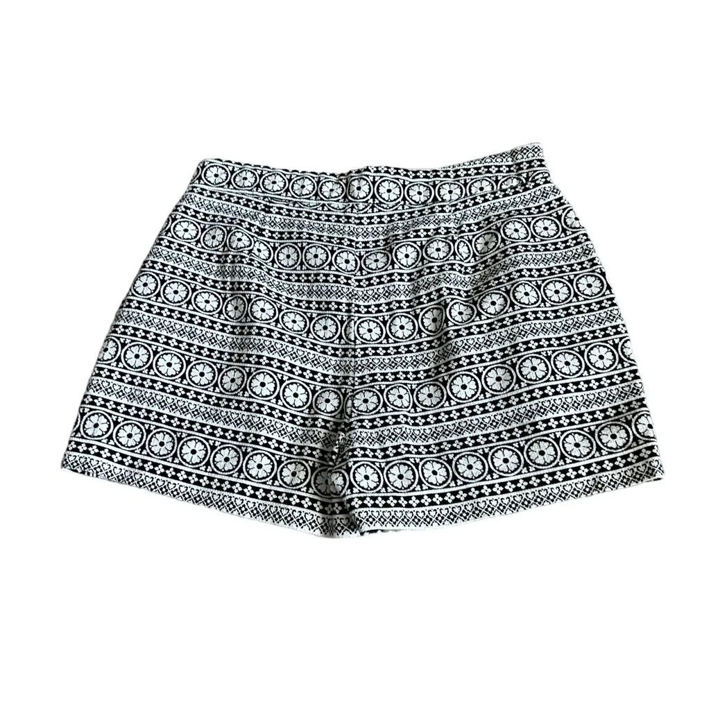 3/$15 GAP black and white floral shorts Size 4 - Image 3