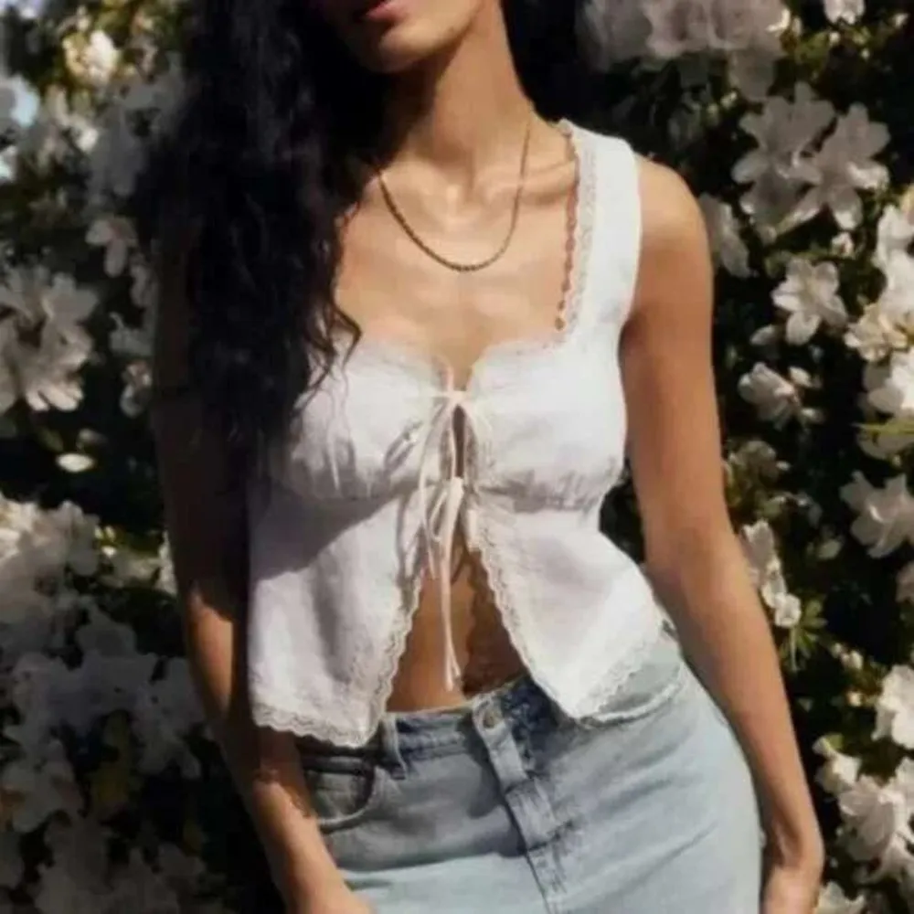 Reformation | Rosalie 100% Linen Floral Tie Top‎ in White Size 8 - Image 2