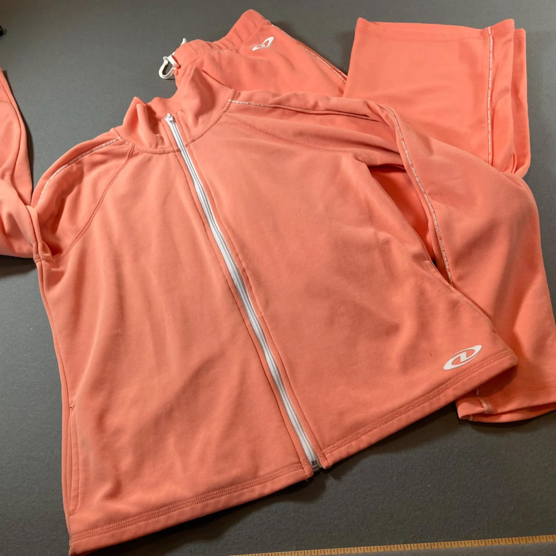 Vintage DKNY Active‎ zip up sweatshirt and pants size XL & L - Image 9