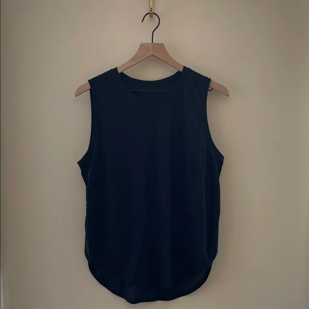 LULULEMON High Neck Split Hem Run Tank Top in Black Size 8 ?? - Image 3