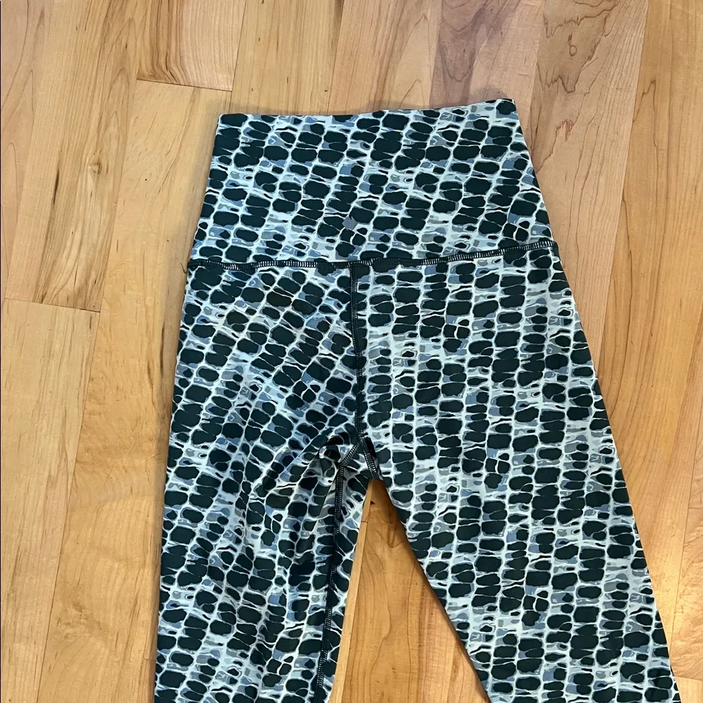 Tavi High Waisted 7/8 Tight Leggings in Green Pebble Tie Dye Size XS - Image 5