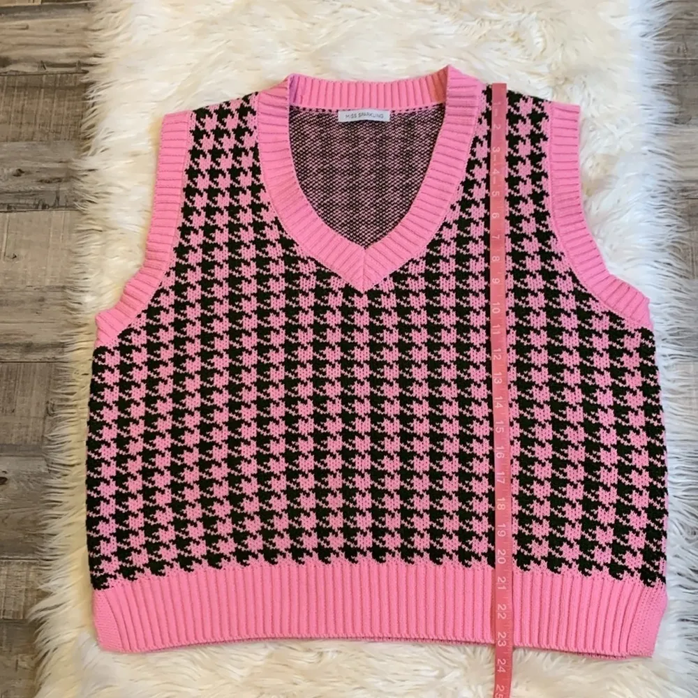houndstooth sweater vest pink gray see measurements L - Image 6