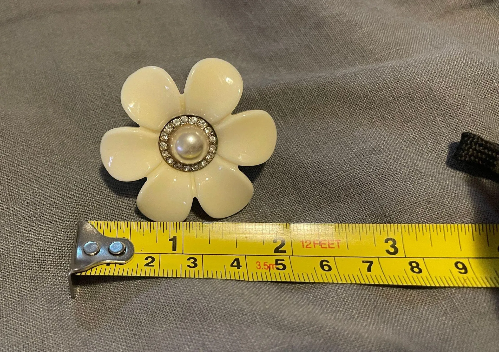 Daisy Cocktail Ring White - Image 4