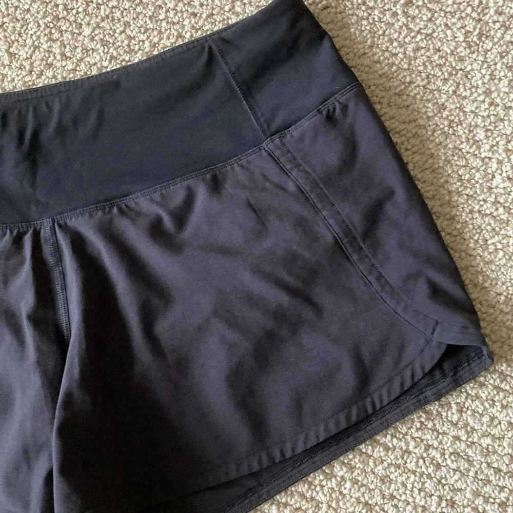 LULULEMON Run Times Short 4” Low Rise LR Shorts Black Lined Size 6 Like New - Image 2