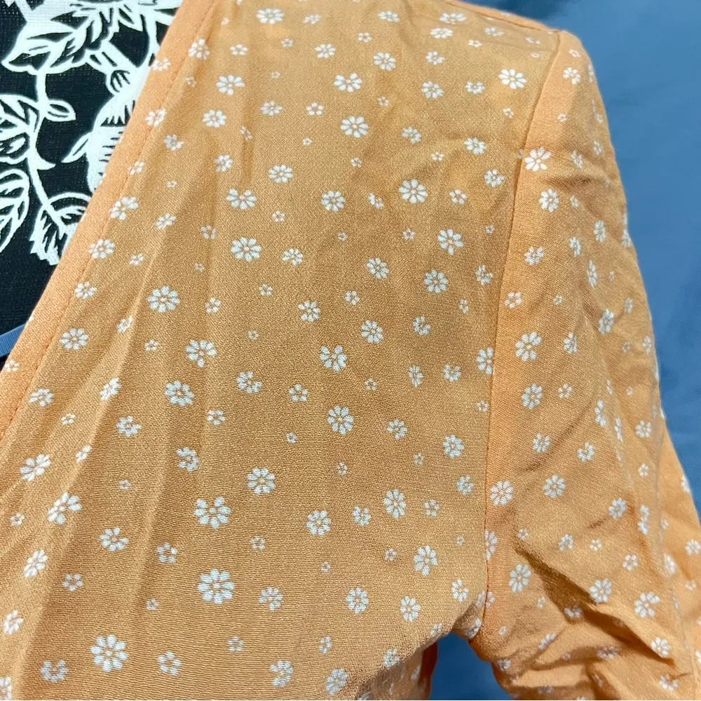 Tie Front Floral Peplum Top - Image 4