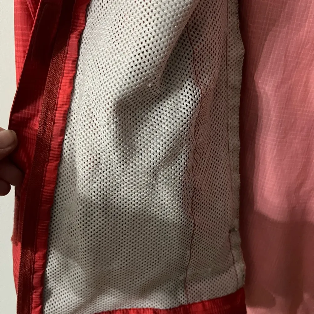 Women’s White Sierra Packable windbreaker/ jacket- Size Smalll - Image 11