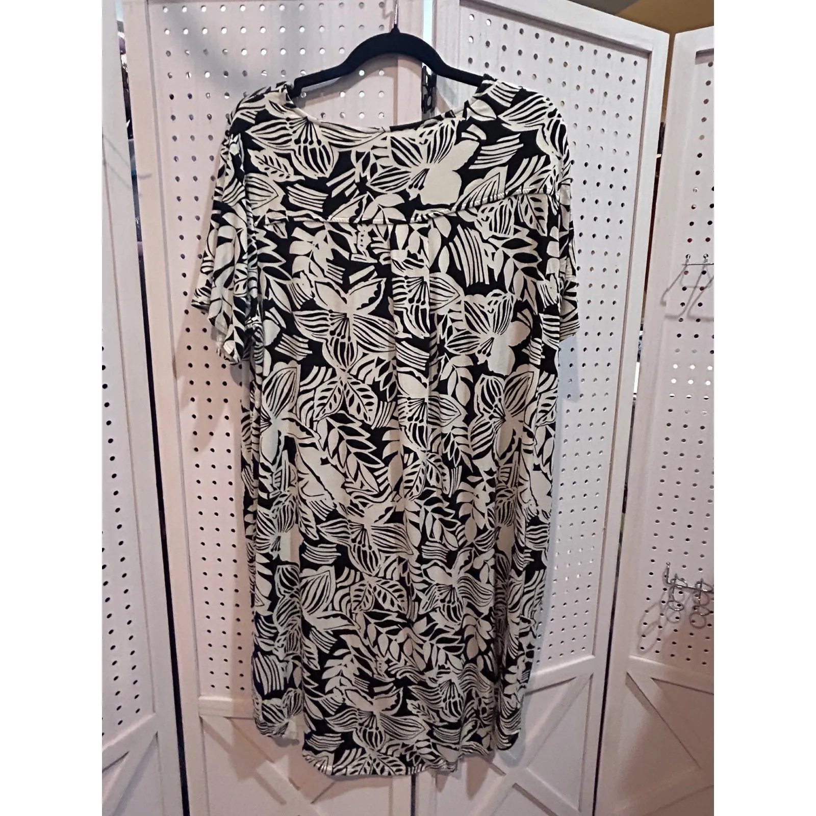 Tahari Woman 1X Tunic Top Black Beige Floral Leaf‎ Print Short Sleeve - Image 6