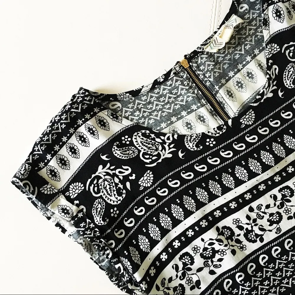 Pink Rose Black and White Paisley High Low Top - Image 3