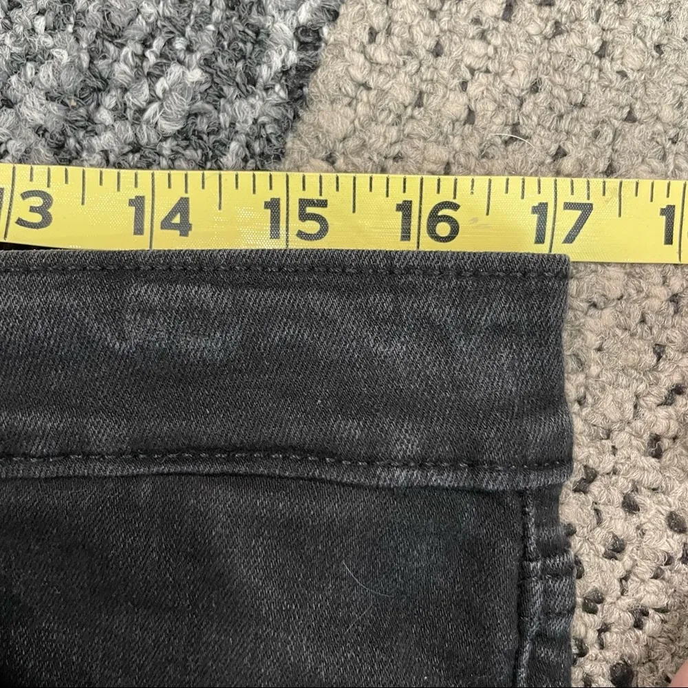 Levi’s 711 Skinny Black Denim Distressed Jeans Mid Rise Stretch Sz 32 Plus - Image 12