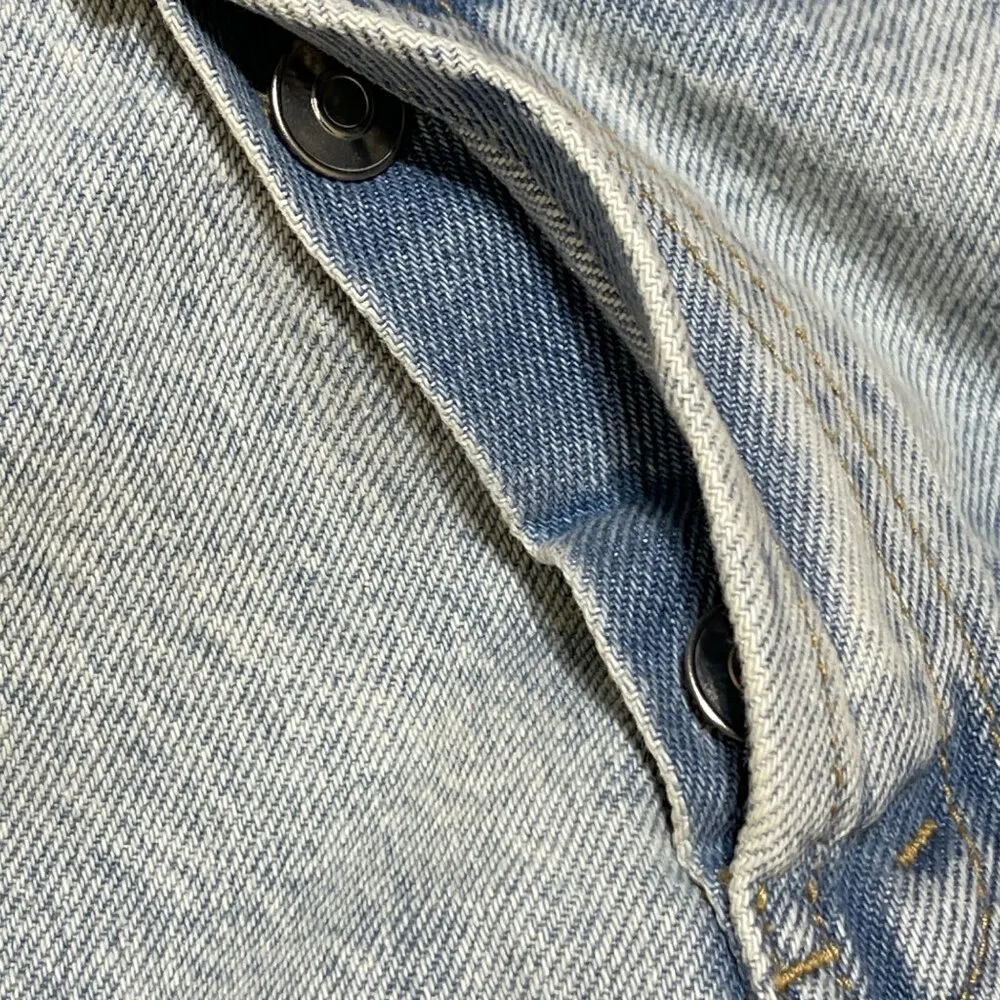 Wild Fable Denim Jean Shorts Crossover Button Fly Light Wash Size 16 Fray - Image 4
