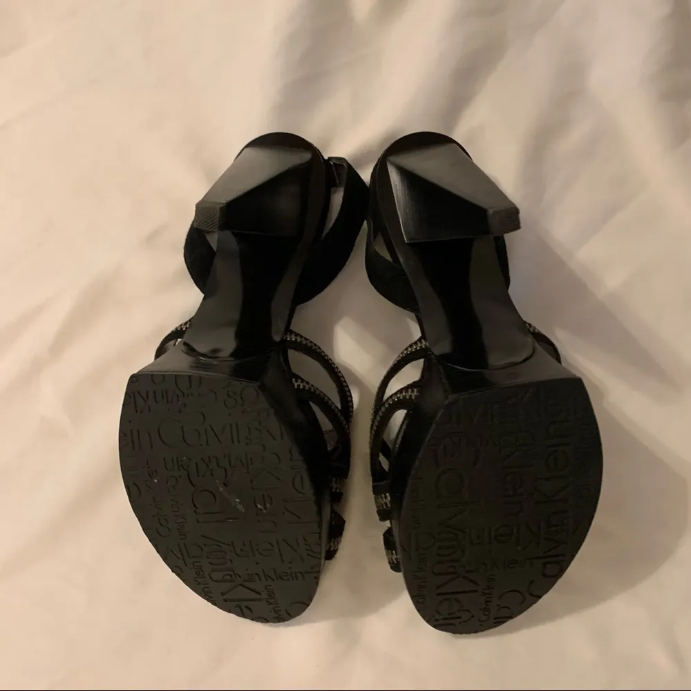 Like New Calvin Klein Makenna Suede and Zipper Detail Heeled Sandal - Image 3