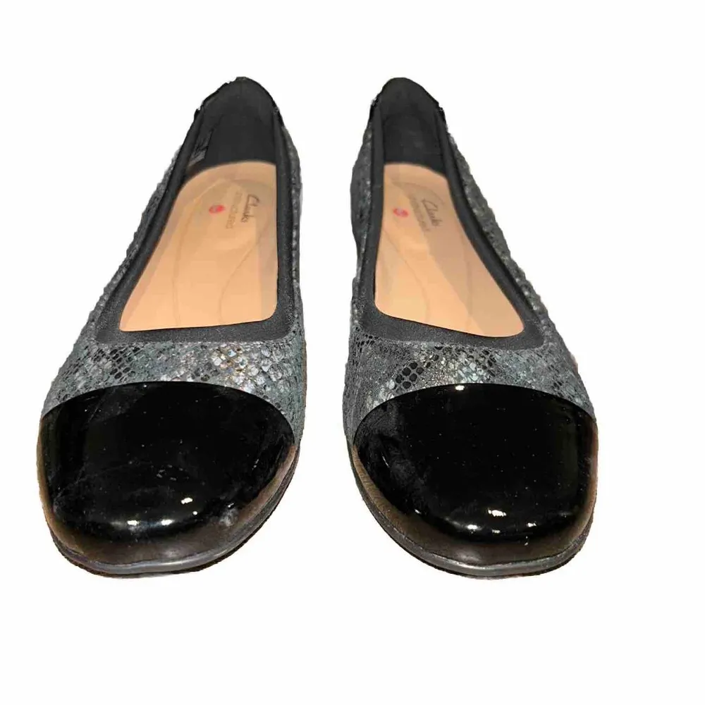 Clark’s Unstructured Snakeprint Flats Women’s 8 - Image 3