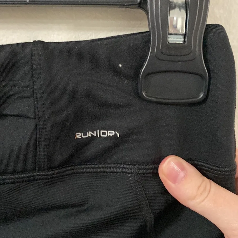 Saucony black Scooter athletic Capri run dry leggings size S - Image 11