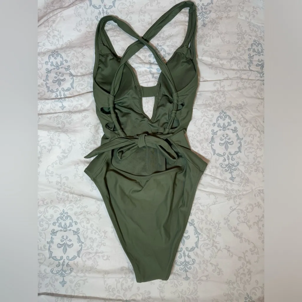 CUPSHE Women One Piece Swimsuit Deep V Neck‎ Strappy Swimwear Bathing suit small - Image 4