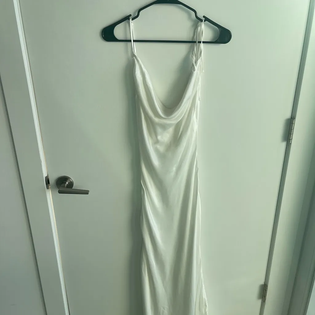 RAT&BOA Ophelia White Dress Gold Chain Back - Image 3