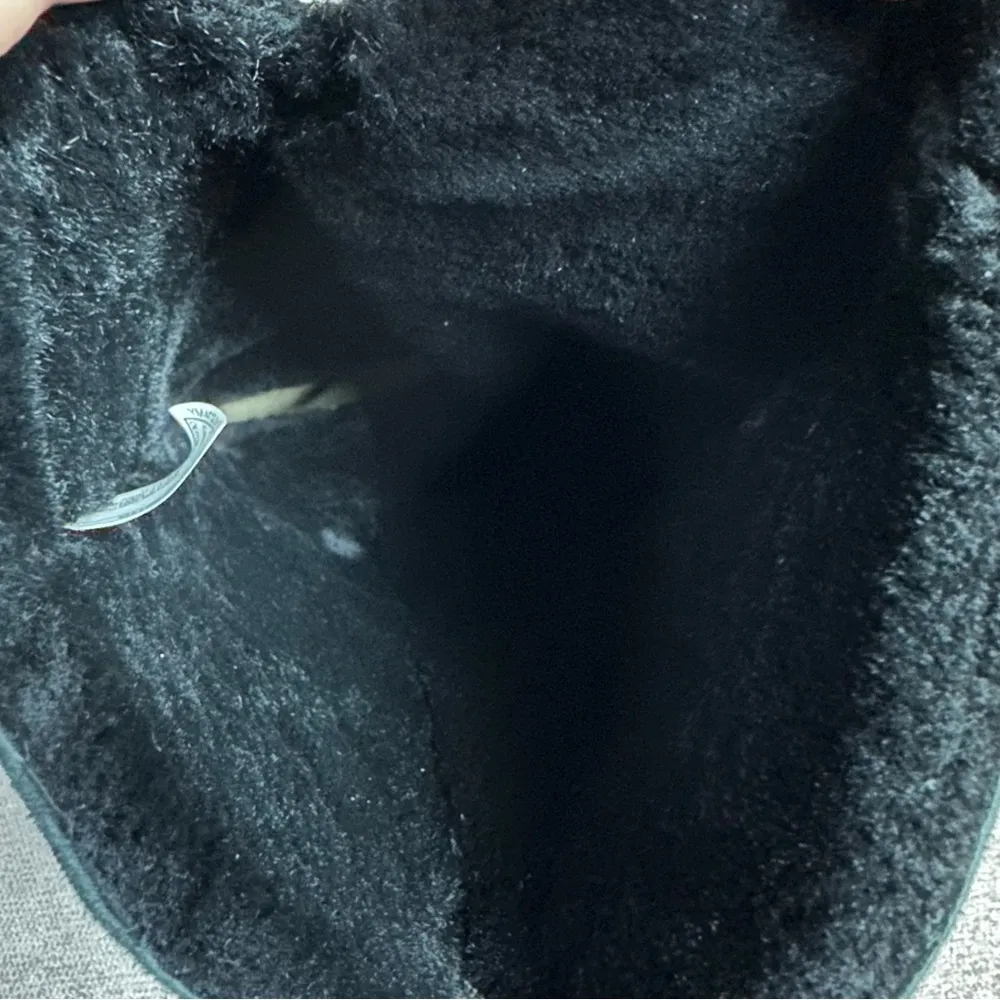 UGG Black Suede and Sheepskin Boots Size 8 - Image 6