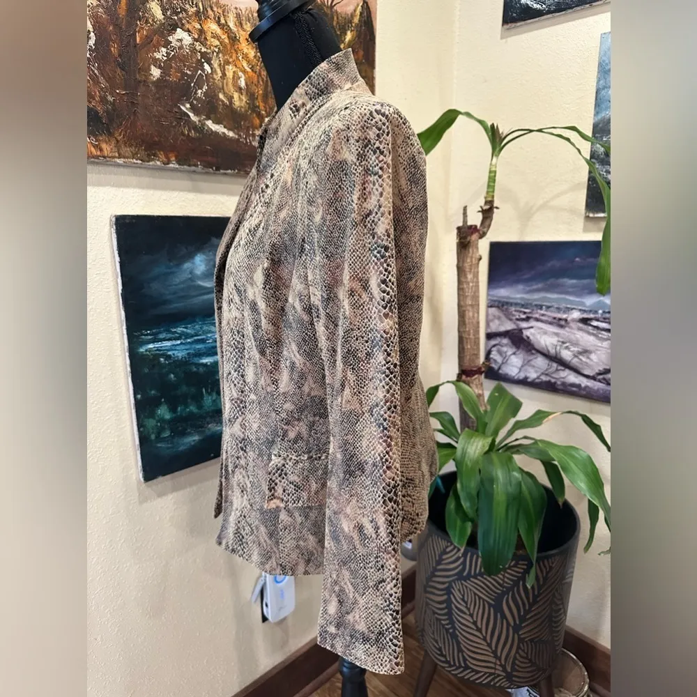 EUC INVESTMENT SNAKE PRINT  SOFT BLAZER Korean neck line - Image 3