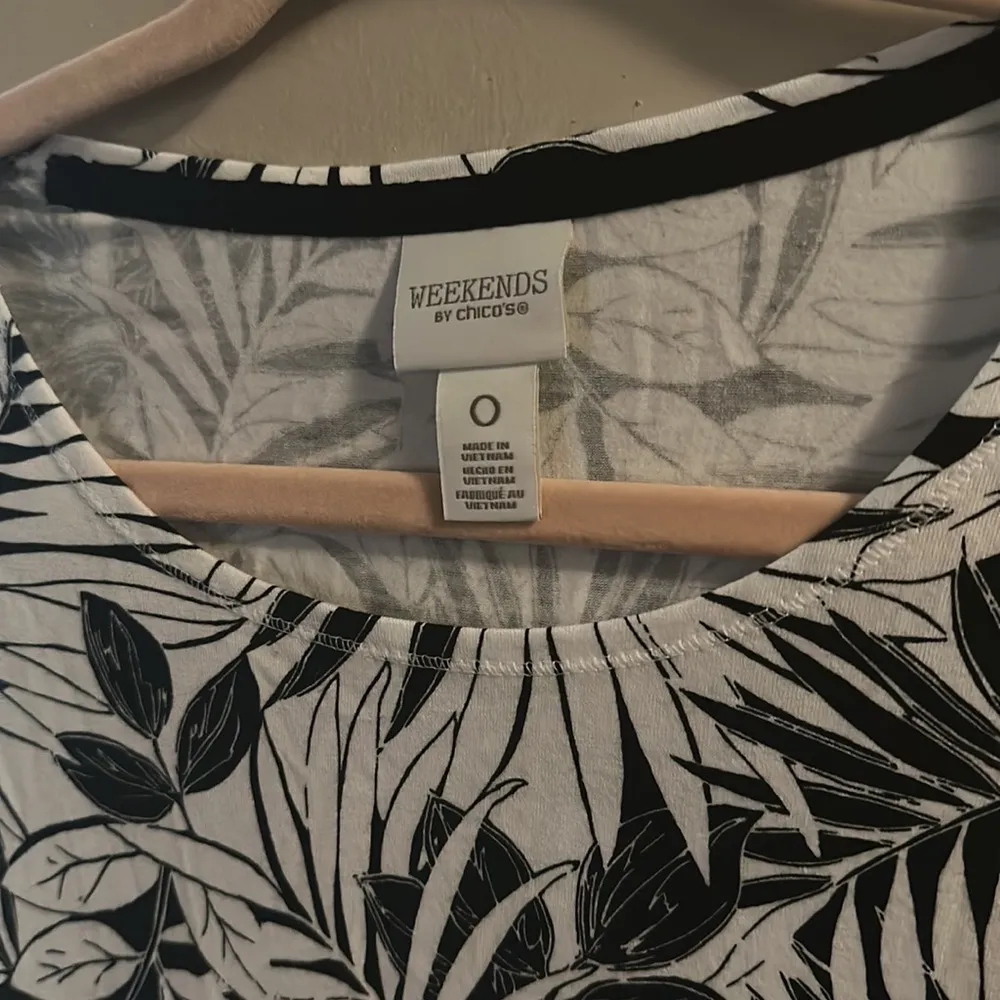 Chicos Weekends Floral Top |‎ 0 - Image 2