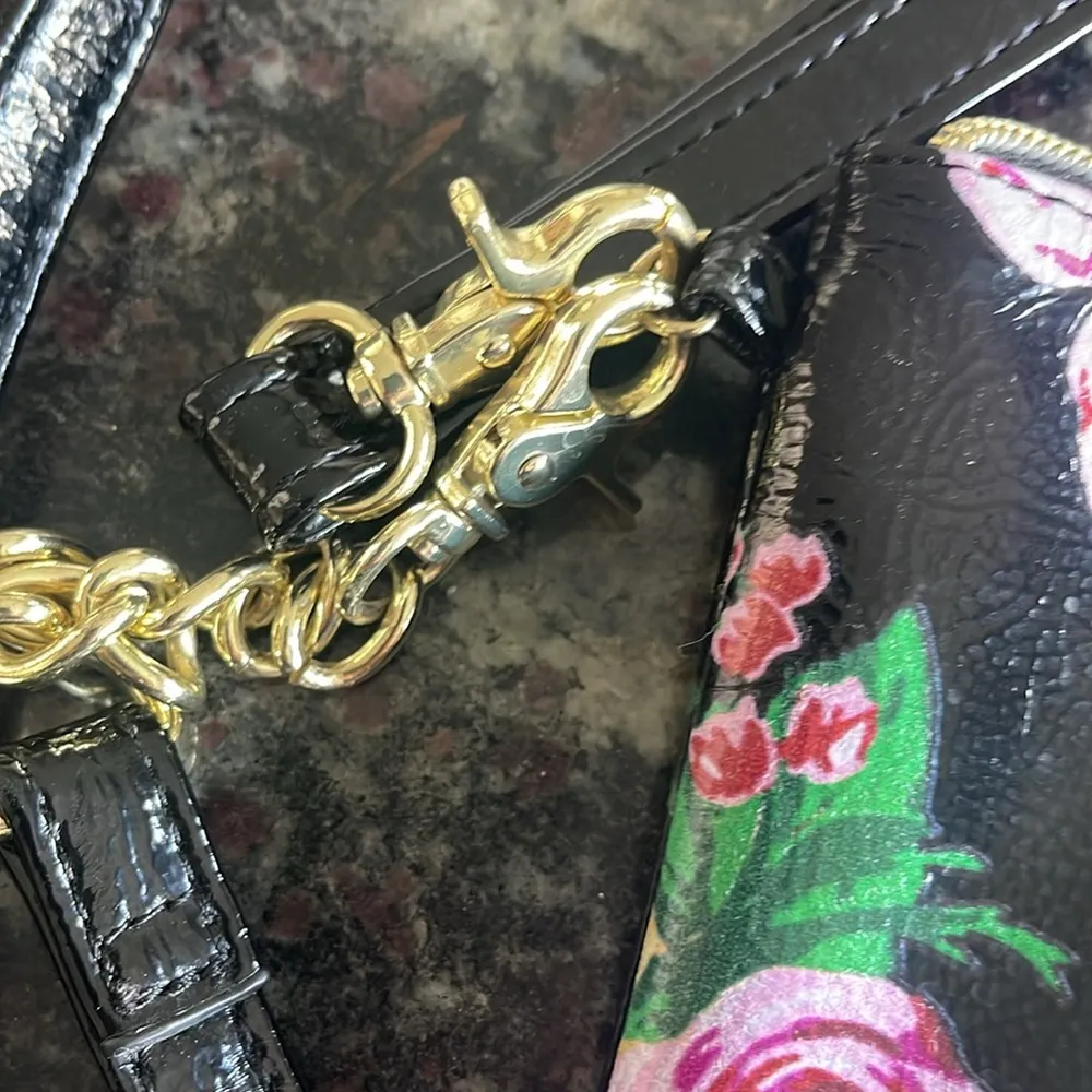 Betsey Johnson crossbody/wristlet - Image 5