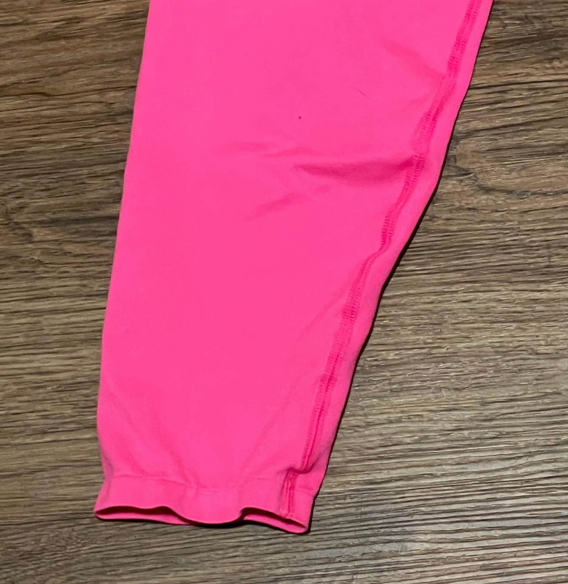 Victoria's Secret  PINK Cool & Comfy Active Leggings Neon Pink Size Medium  - Image 3